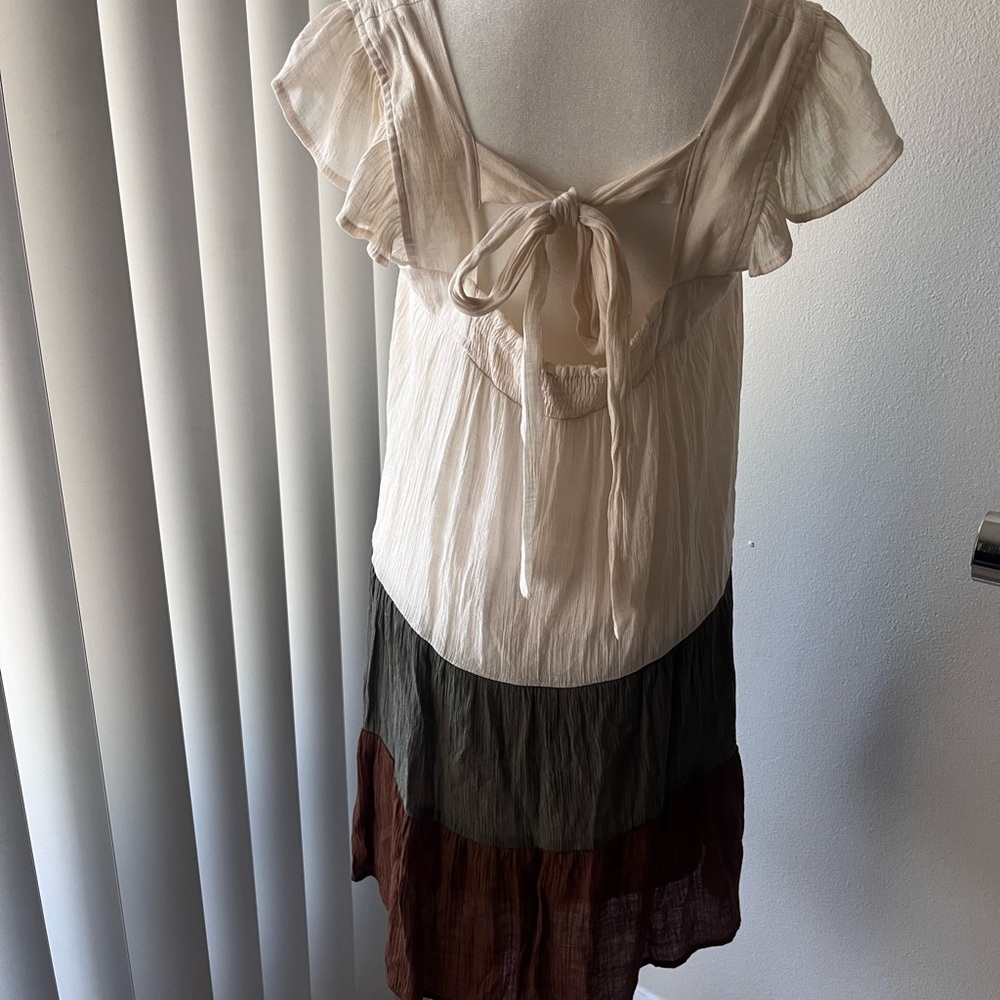 MINE Colorblock Ruffle Dress - Picture 5 of 10
